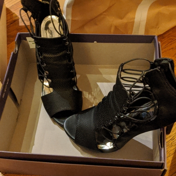 Heels - Picture 2 of 3